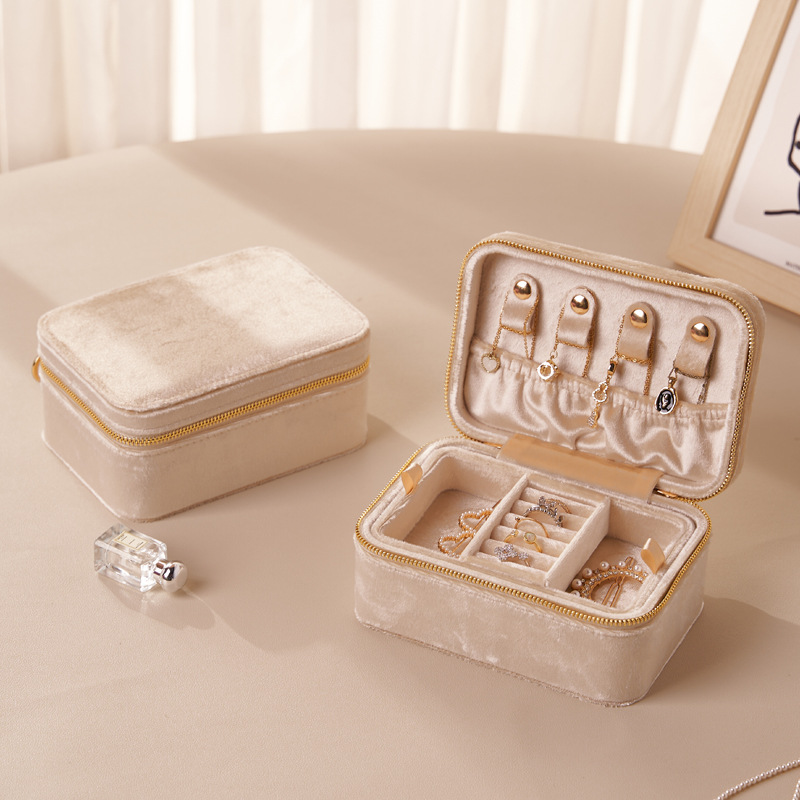 صندوق تخزين مجوهرات فاخر من ال - مراجعة Luxury Skincare Samples وسعره