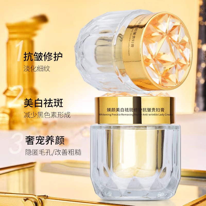 كريم اللؤلؤ الفاخر المرطب والم - مراجعة Luxury Skincare Daily وسعره