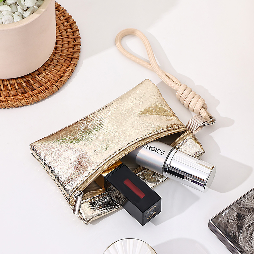 حقيبة مكياج لامعة صغيرة من إير - مراجعة Luxury Skincare Samples وسعره