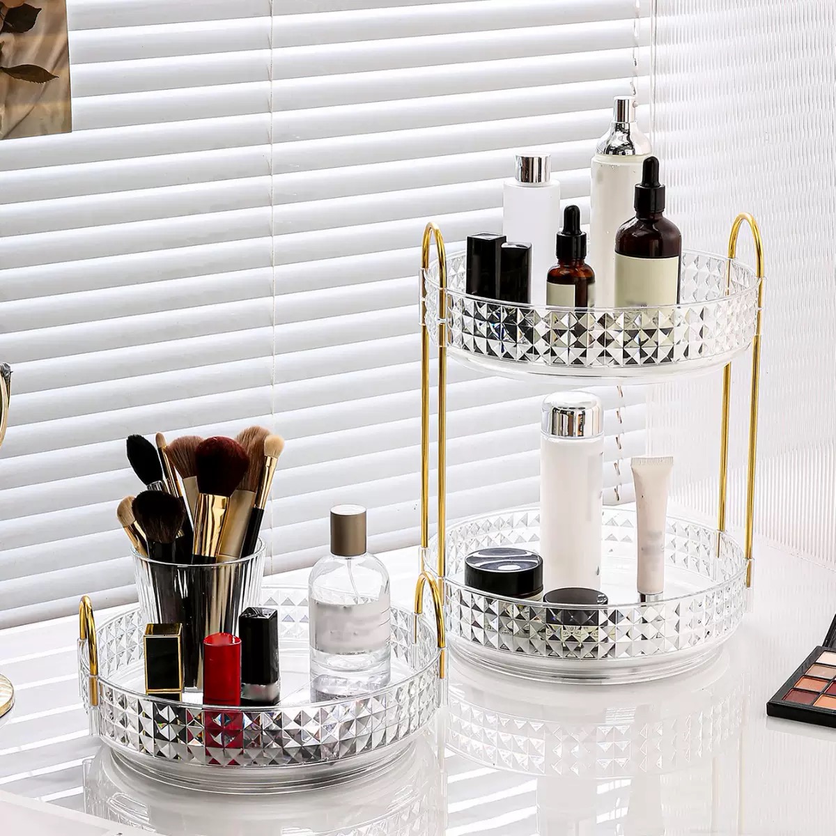 صندوق تخزين مستحضرات التجميل ا - مراجعة Luxury Skincare Organizer وسعره