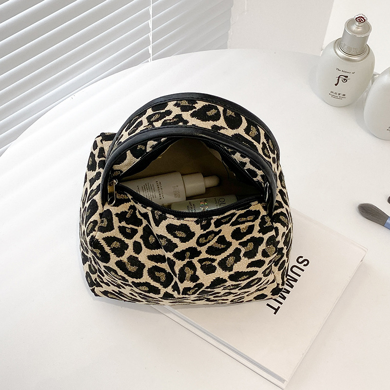 ليوبارد حقيبة مستحضرات تجميل ف - مراجعة Luxury Skincare Organizer وسعره